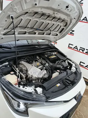 Toyota Corolla SE (1.8L 4cyl 2A) 2019 White