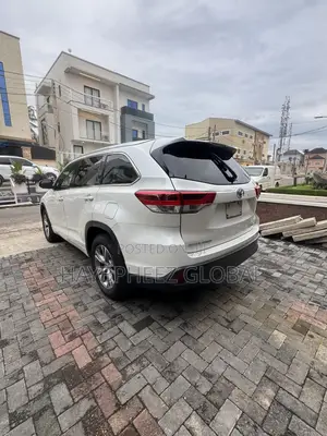 Toyota Highlander XLE 4dr SUV (3.5L 6cyl 6A) 2015 White