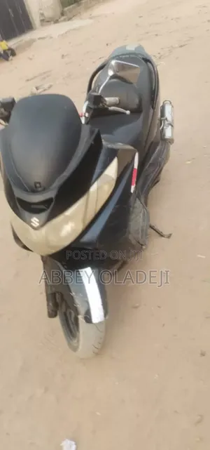 Suzuki 2012 Black