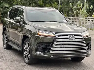 Lexus LX 600 2022 Green