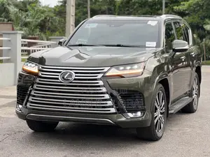Lexus LX 600 2022 Green