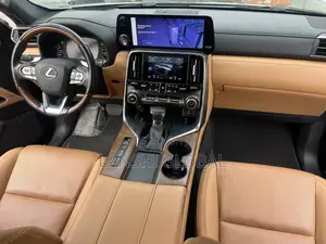 Lexus LX 600 2022 Green