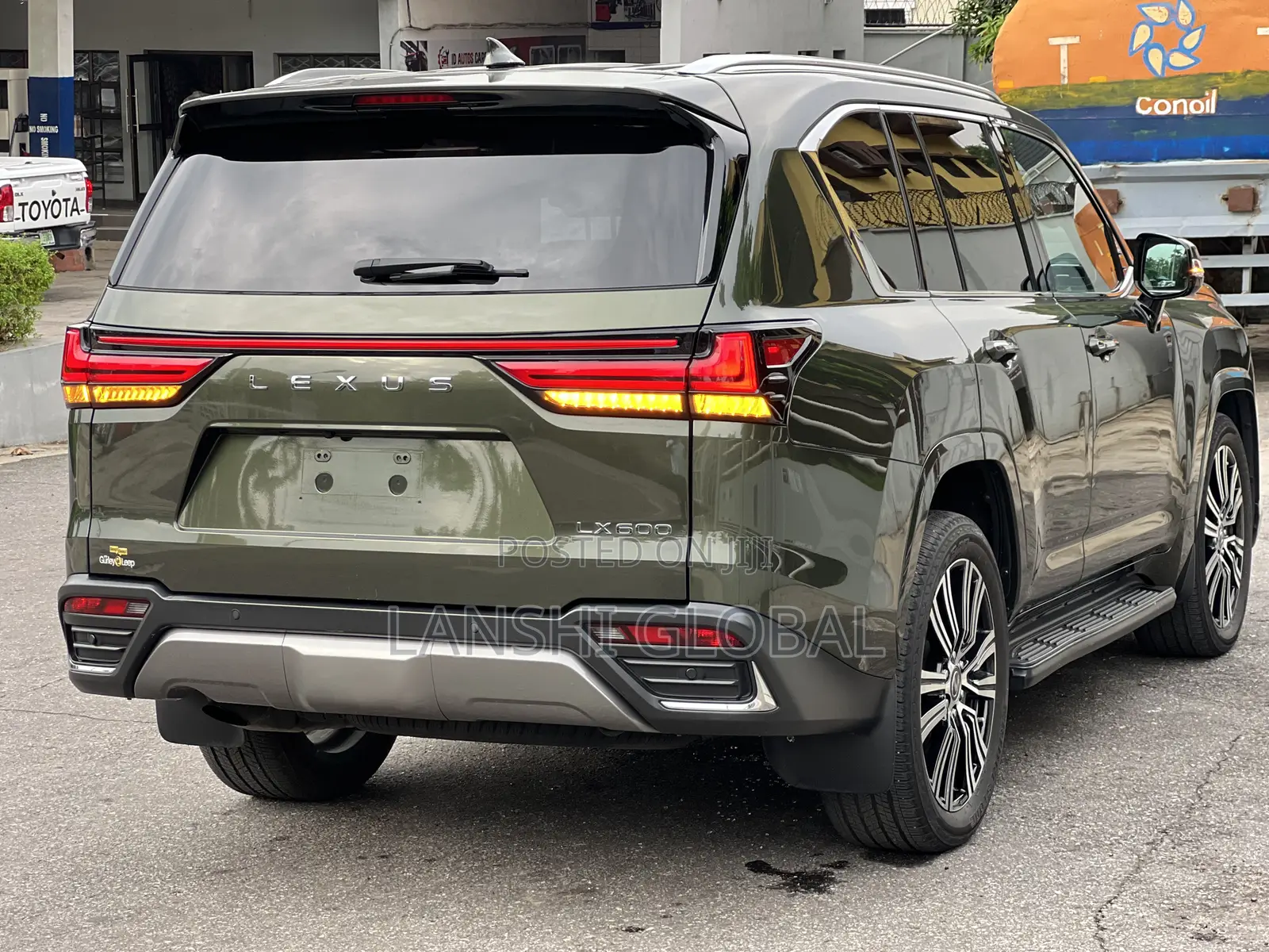 Lexus LX 600 2022 Green