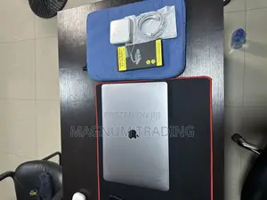 Laptop Apple MacBook Pro 2018 16GB Intel Core i7 SSD 256GB