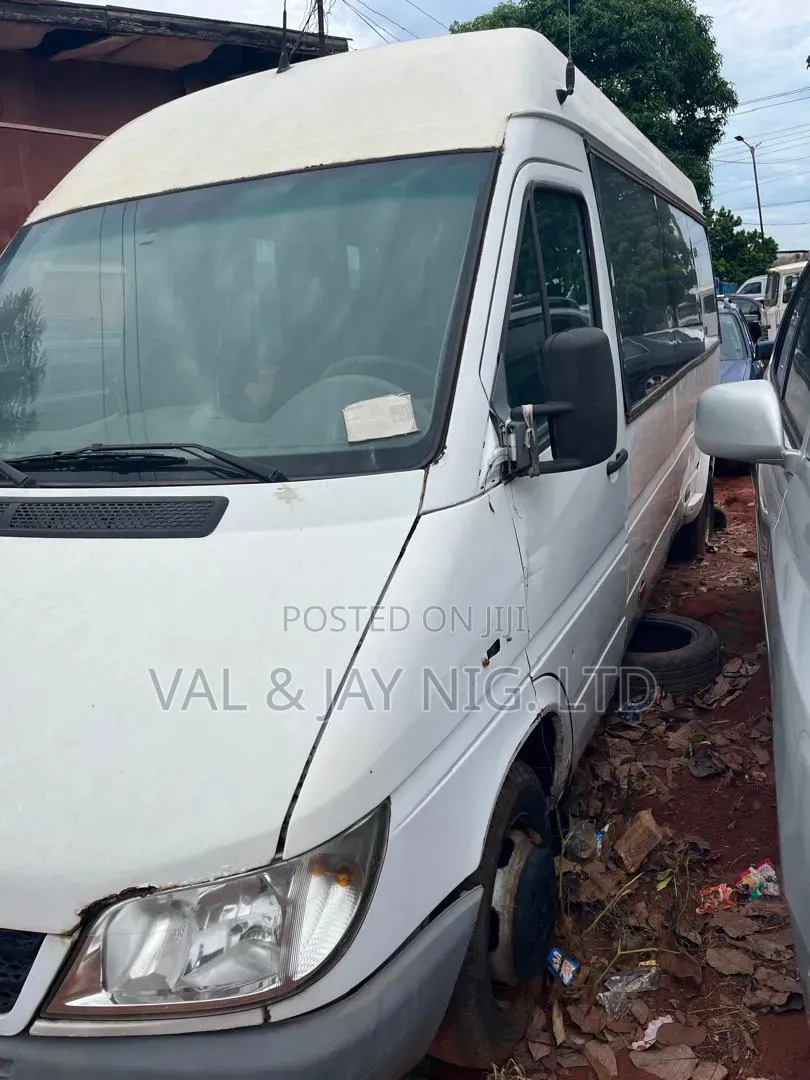 Mercedes-Benz Sprinter 2000 White
