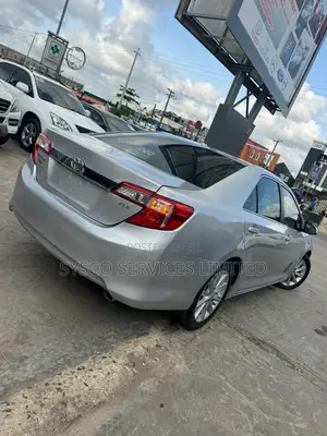 Toyota Camry XLE 4dr Sedan (2.5L 4cyl 6A) 2014 Silver