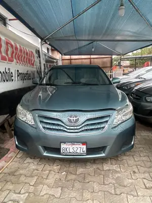 Toyota Camry LE 4dr Sedan (2.5L 4cyl 6A) 2011 Green