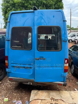 Mercedes-Benz Sprinter 2000 Blue