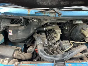 Mercedes-Benz Sprinter 2000 Blue