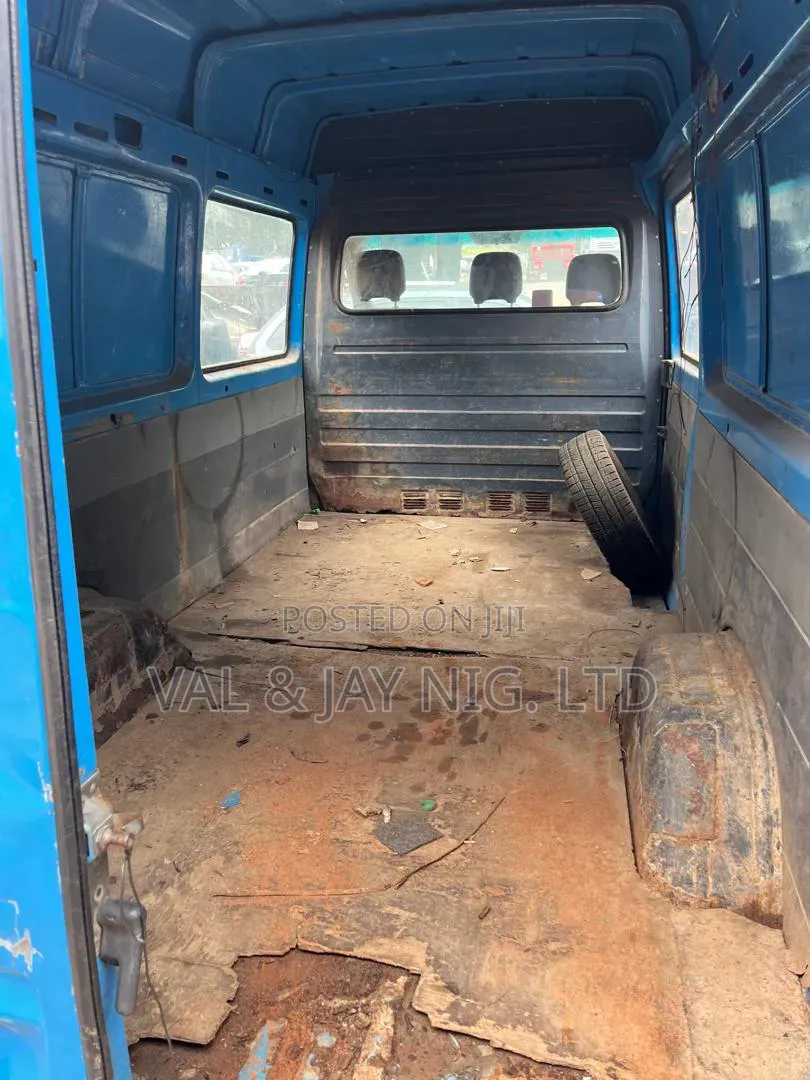 Mercedes-Benz Sprinter 2000 Blue