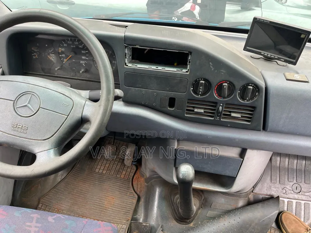 Mercedes-Benz Sprinter 2000 Blue
