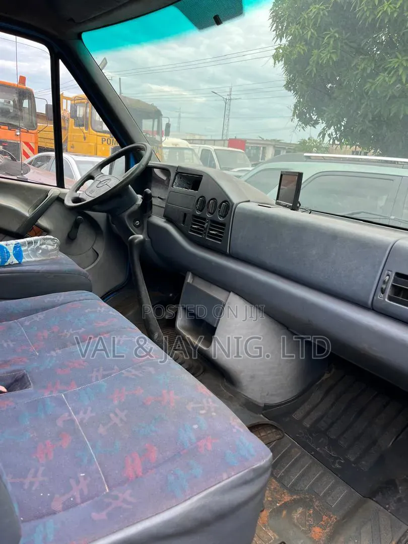 Mercedes-Benz Sprinter 2000 Blue