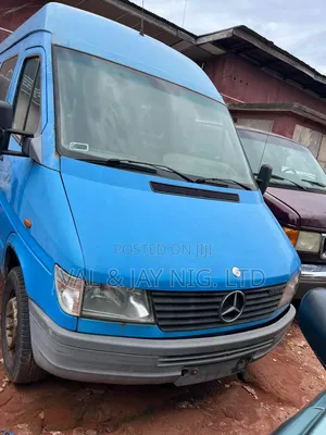 Mercedes-Benz Sprinter 2000 Blue