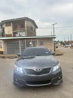 Toyota Camry SE 4dr Sedan (2.5L 4cyl 6A) 2011 Gray
