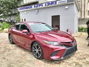 Toyota Camry XLE (2.5L 4cyl 8A) 2019 Red