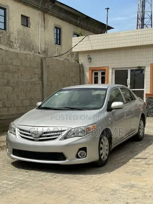 Toyota Corolla LE 4dr Sedan (1.8L 4cyl 4A) 2012 Silver