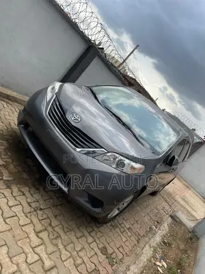 Toyota Sienna XLE 7 Passenger 2011 Gray