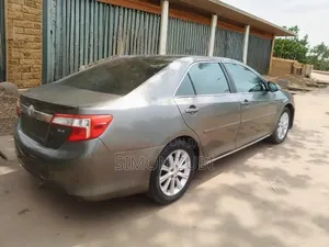 Toyota Camry XLE 4dr Sedan (2.5L 4cyl 6A) 2013 Gray