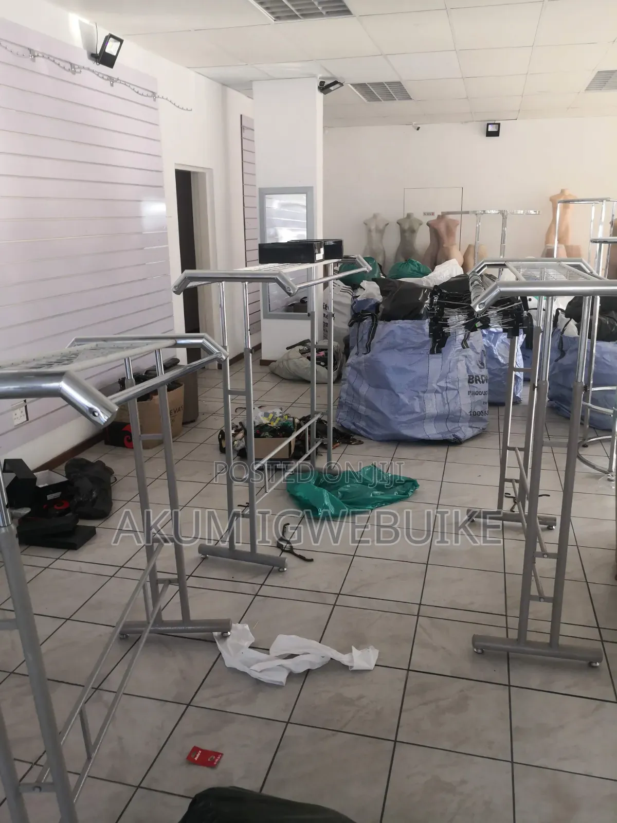 Boutique Solid Stainless Clothes Display Rack