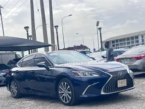 Lexus ES 2020 Blue