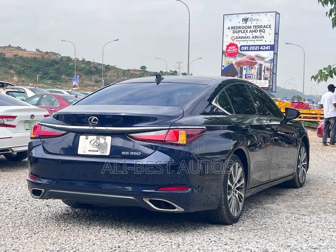 Lexus ES 2020 Blue