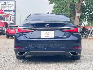 Lexus ES 2020 Blue