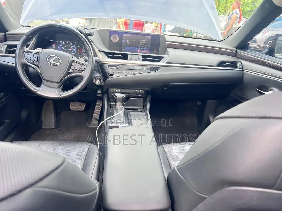 Lexus ES 2020 Blue