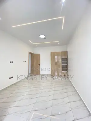 2bdrm Apartment in Newroad, Igbo-efon for sale