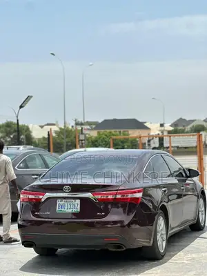 Toyota Avalon XLE Touring Sedan FWD (3.5L 6cyl 6A) 2013 Ivory