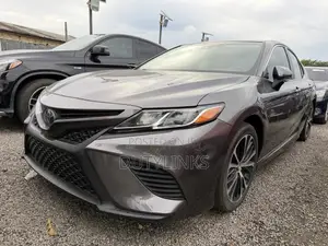 Toyota Camry SE FWD (2.5L 4cyl 8AM) 2018 Gray