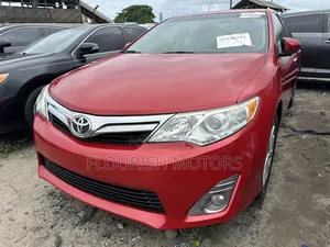 Toyota Camry XLE 4dr Sedan (2.5L 4cyl 6A) 2012 Red