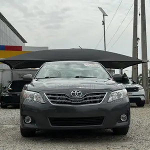 Toyota Camry LE 4dr Sedan (2.5L 4cyl 6AM) 2010 Gray