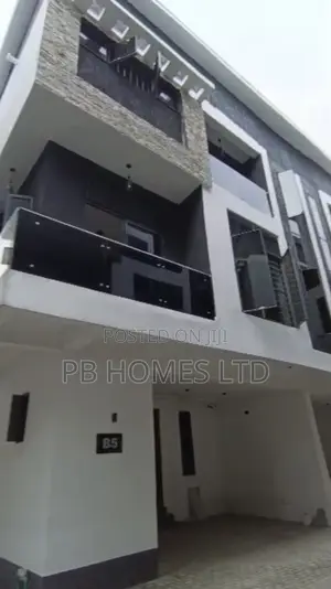 5bdrm Duplex in Ogombo for rent