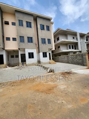4bdrm Duplex in Zone B for rent