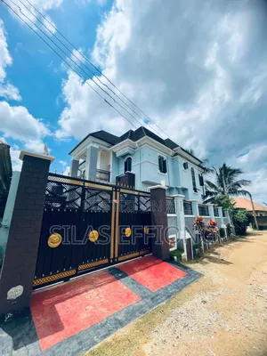 5bdrm Duplex in Uyo for sale
