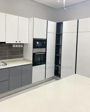 Kitchen Cabinets and Inbuilt Appliances