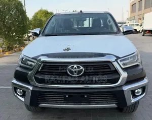 New Toyota Hilux 2025 Black