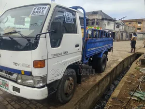 Toyota Dyna 1996 White Truck for Sale