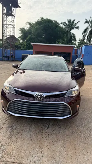 Toyota Avalon XLE Premium Sedan FWD (3.5L 6cyl 6A) 2013 Burgundy
