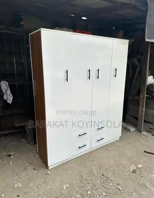 Standard Royale Wardrobe