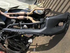 Front Bumper Hilux 2024