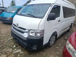 Toyota HiAce 2010 White