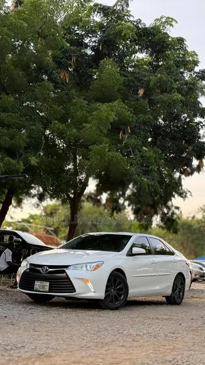 Toyota Camry XLE 4dr Sedan (2.5L 4cyl 6A) 2016 White
