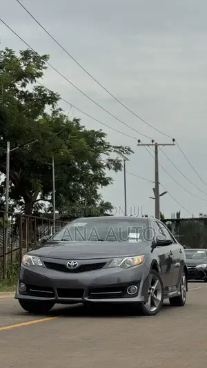 Toyota Camry SE V6 4dr Sedan (3.5L 6cyl 6A) 2013 Gray