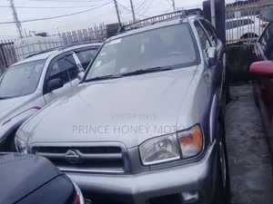 Nissan Pathfinder Automatic 2000 Gold