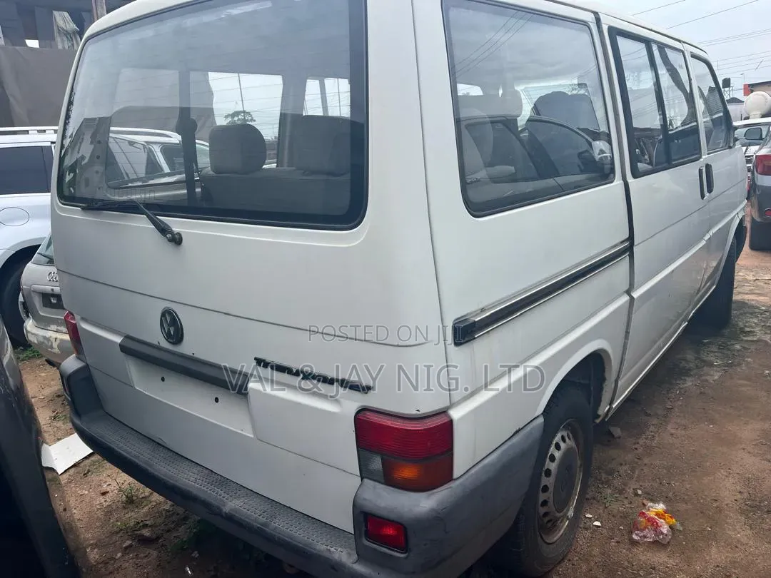 Volkswagen Transporter 2000 White