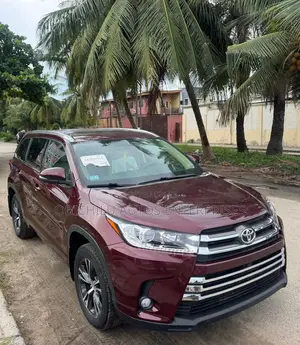 Toyota Highlander XLE V6 4x2 (3.5L 6cyl 6A) 2016 Burgundy