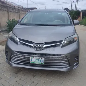 Toyota Sienna 2011 Gray