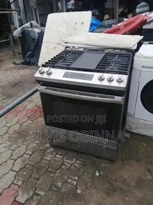 5 Burner Gas Cooker, Made In Qc, Canada.