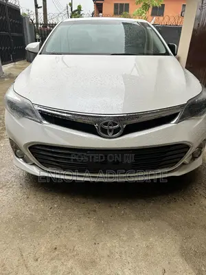 Toyota Avalon Limited Sedan FWD (3.5L 6cyl 6A) 2013 Beige